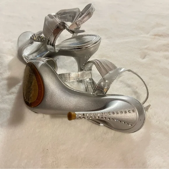 Michelangelo Silver Rhinestone Embellished T Strap Heels Women Size 7.5 - Picture 8 of 9